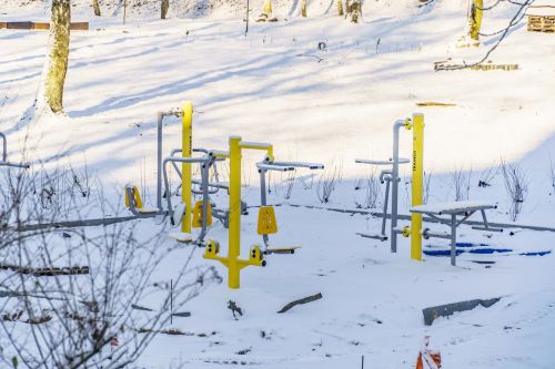 Park przy Gdańskiej "Małpi Gaj" - elementy rekreacyjne